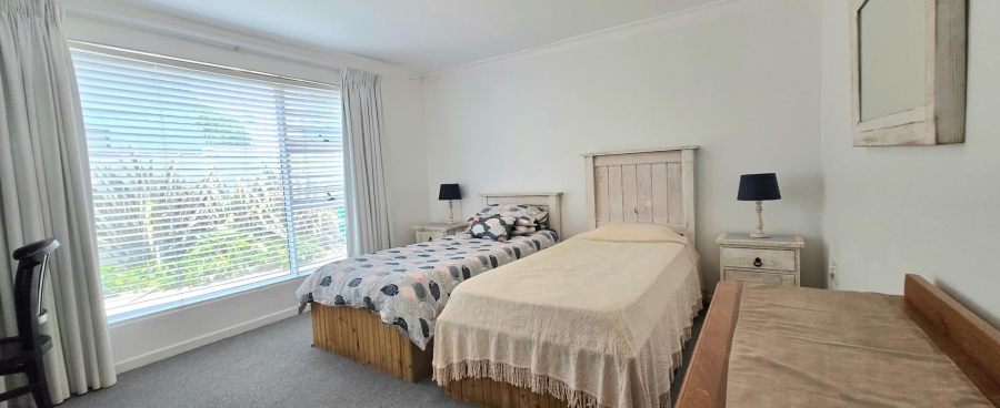 5 Bedroom Property for Sale in Franskraal Western Cape